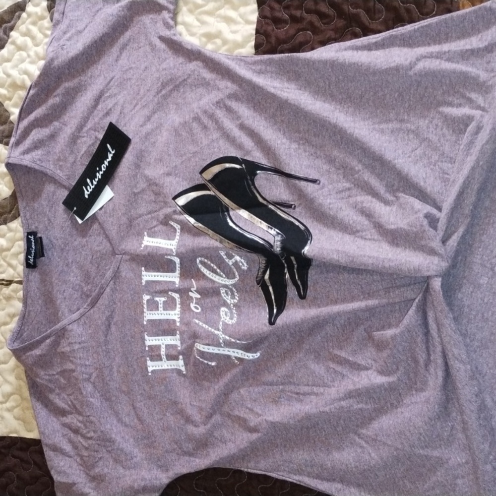 Ladies Delusional T-shirt Size Small